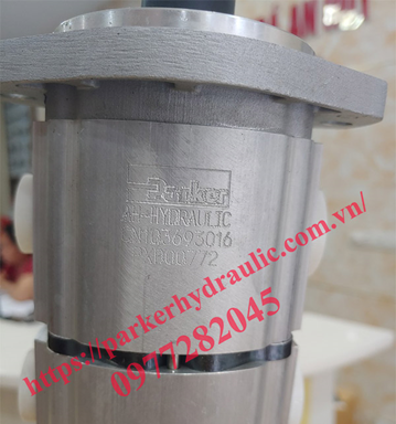 Bơm bánh răng 3 tầng CN103693016